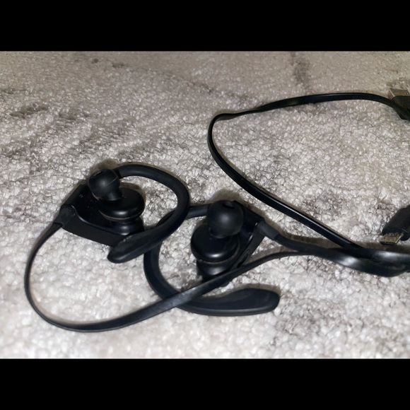 Beats wireless Bluetooth headphones - Picture 2 of 3